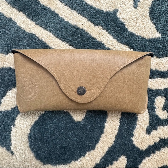 Ray-Ban Black Kiliane Sunglasses with Tan Case - Picture 10 of 11